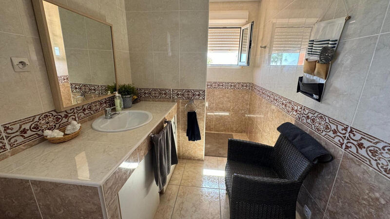 6 bedroom Country House for sale