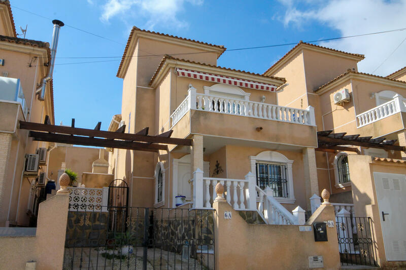 Villa til salgs i Villamartin, Alicante Villa til salgs i Villamartin, Alicante