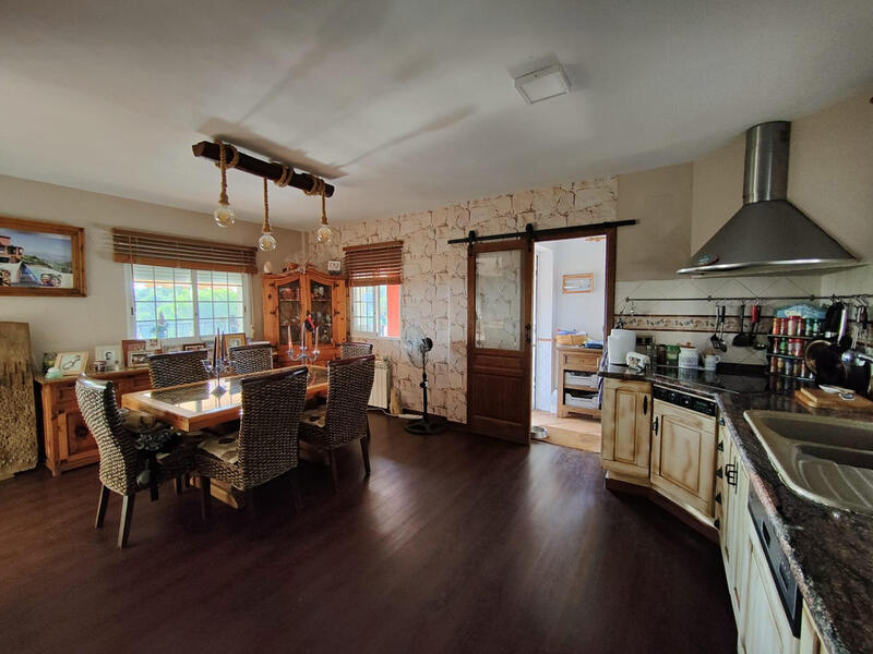 4 bedroom Villa for sale