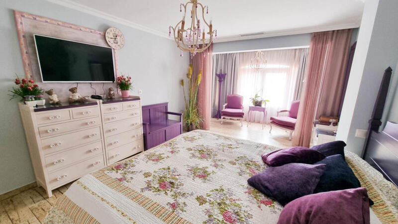 6 bedroom Villa for sale