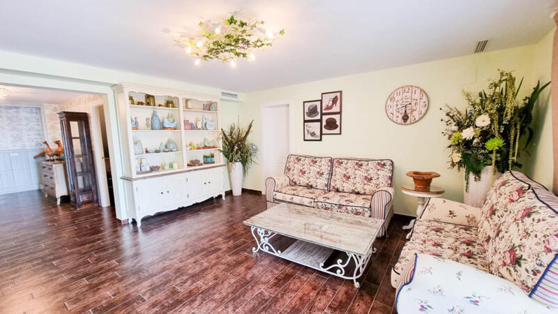 6 bedroom Villa for sale