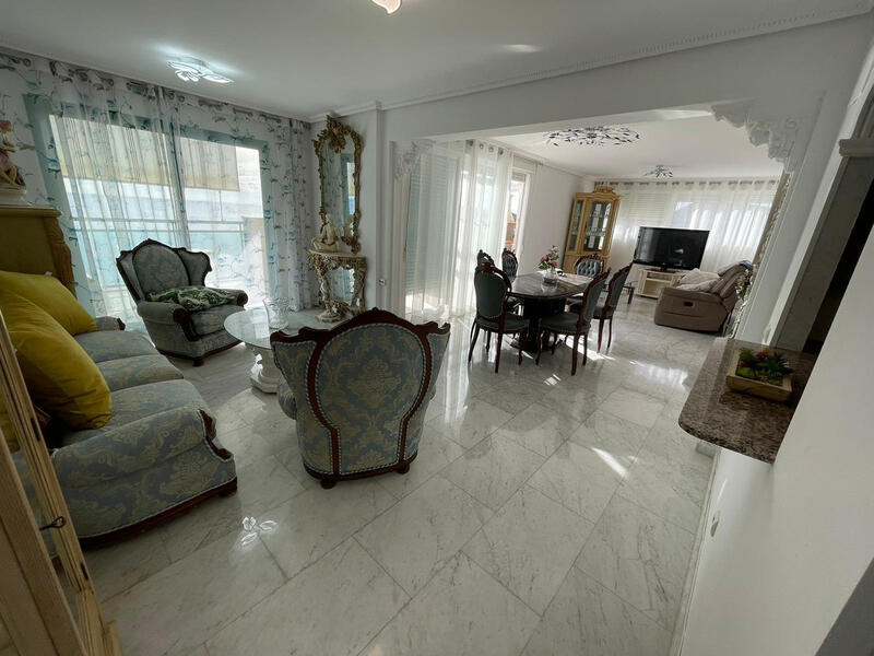 3 bedroom Apartment for sale