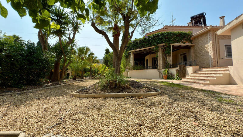 6 bedroom Villa for sale