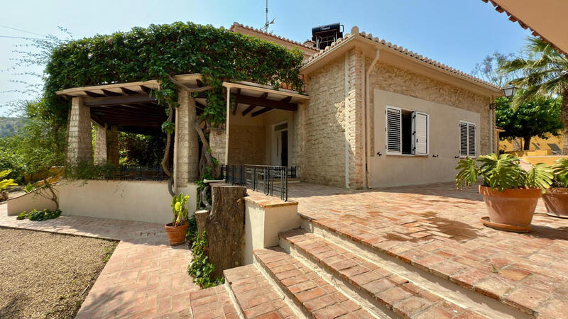 6 bedroom Villa for sale