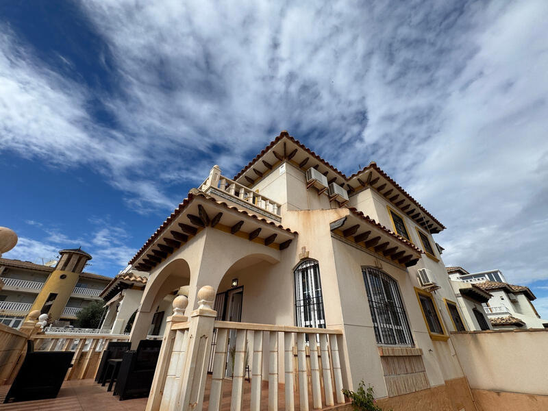 2 спальная комната вилла продается