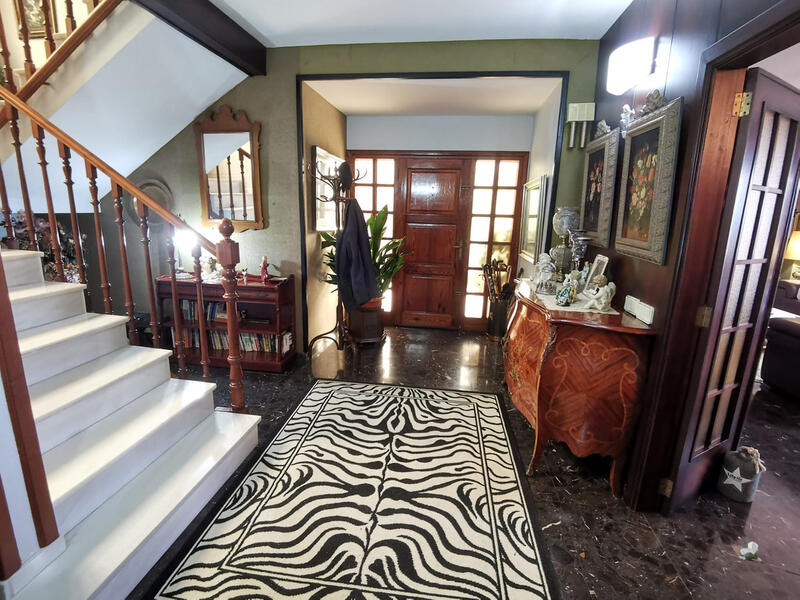 5 Schlafzimmer Villa zu verkaufen 5 Schlafzimmer Villa zu verkaufen