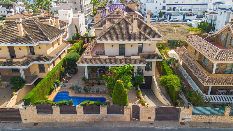 6 bedroom Villa for sale