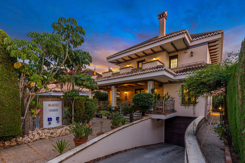 6 bedroom Villa for sale