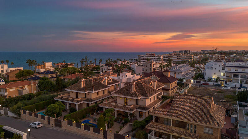 6 bedroom Villa for sale