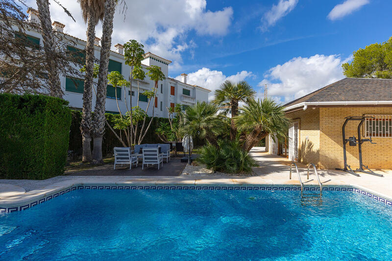 5 bedroom Villa for sale