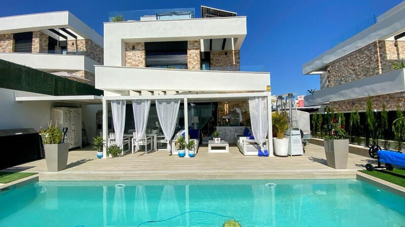 Villa til salgs i Finestrat, Alicante