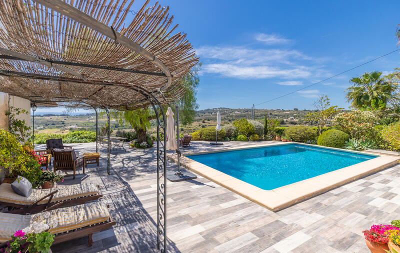 8 bedroom Country House for sale