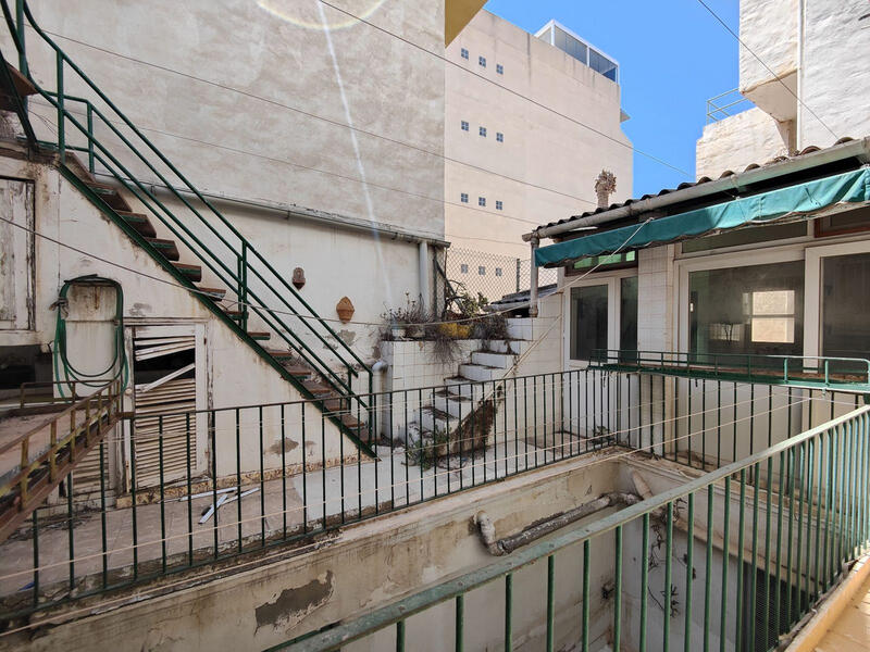 5 bedroom Apartment for sale