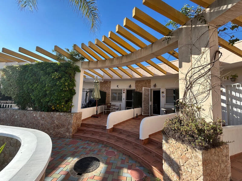 2 bedroom Townhouse for sale