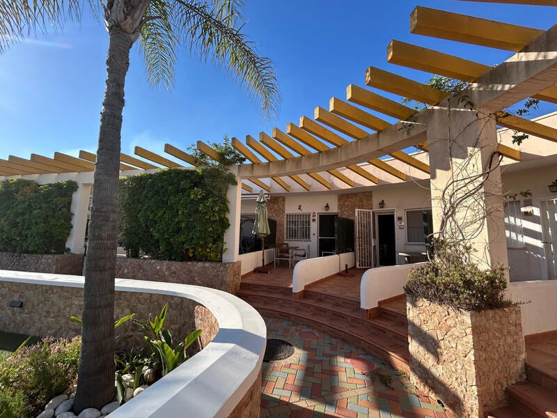 2 bedroom Townhouse for sale