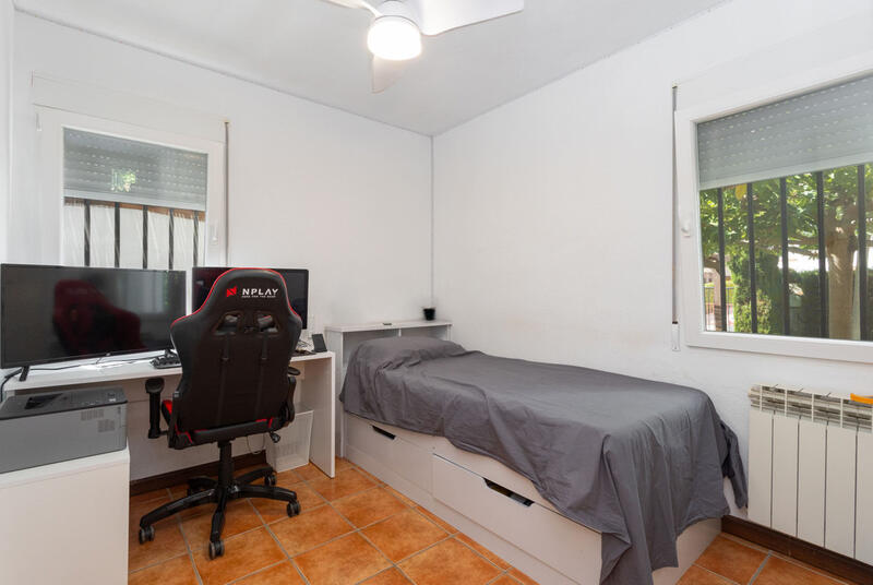 4 bedroom Townhouse for sale