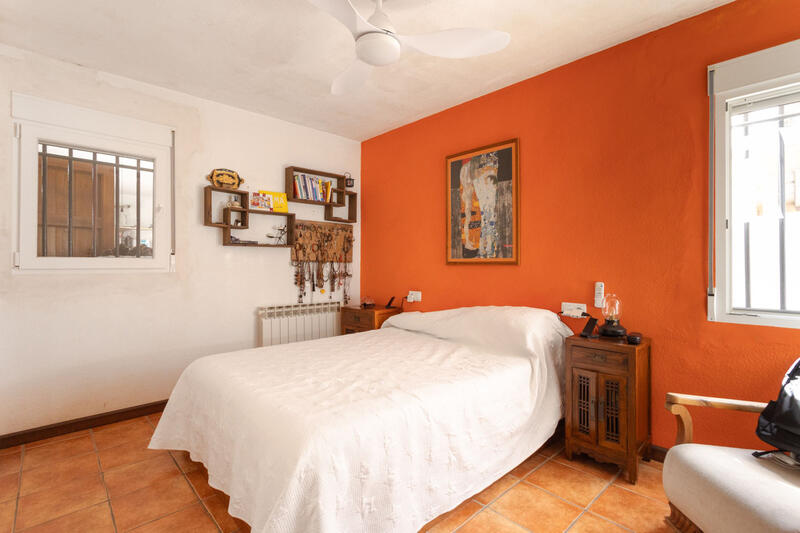 4 bedroom Townhouse for sale