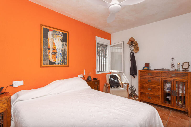 4 bedroom Townhouse for sale