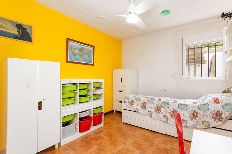 4 bedroom Townhouse for sale