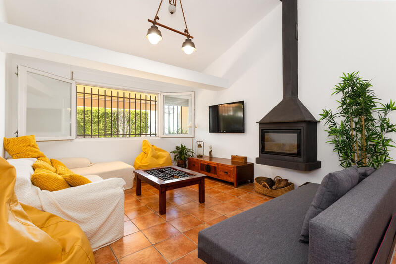 4 bedroom Townhouse for sale