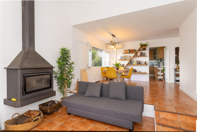 4 bedroom Townhouse for sale