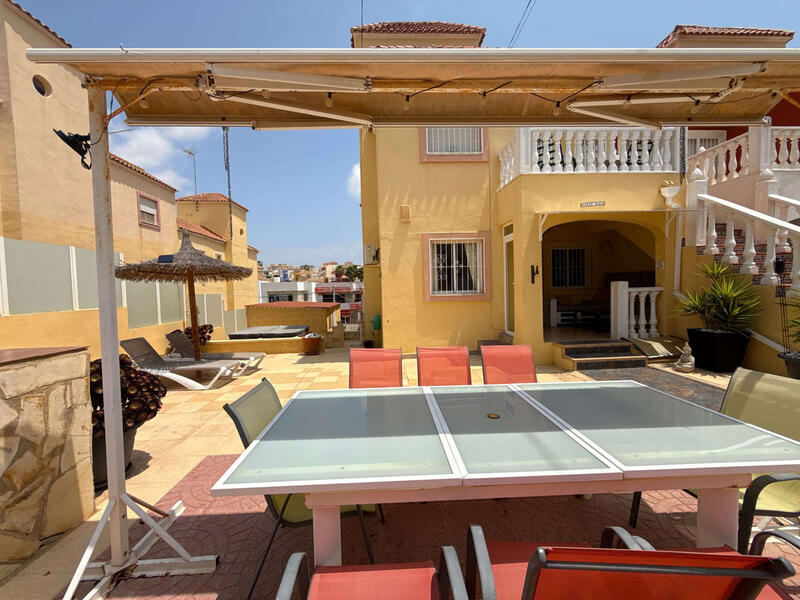 4 bedroom Apartment for sale