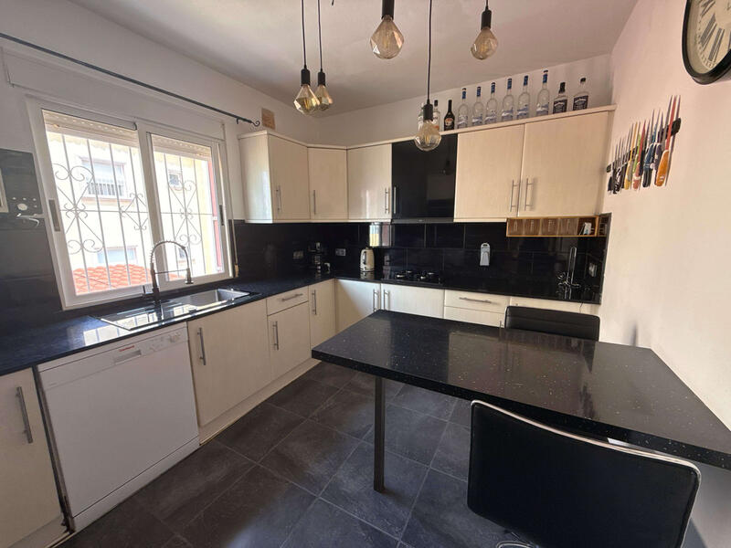 4 bedroom Apartment for sale