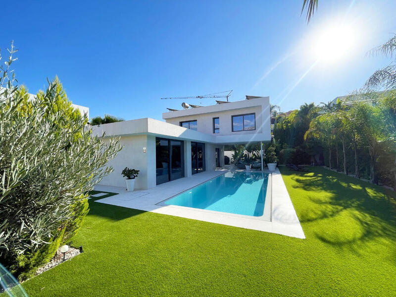 Villa en venta en Calpe, Alicante