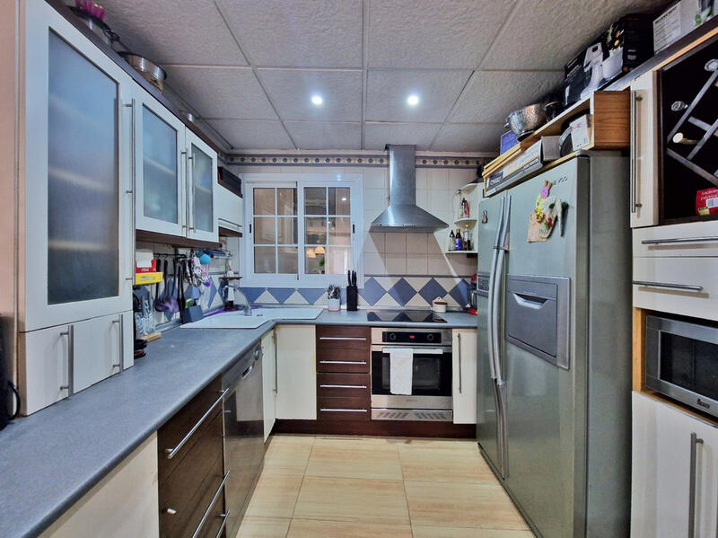 10 bedroom Townhouse for sale