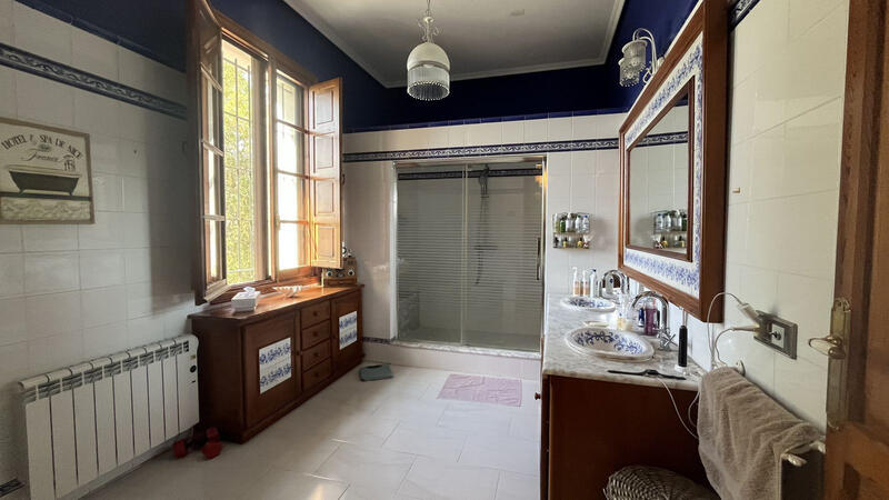 7 bedroom Villa for sale