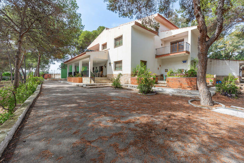 Villa til salgs i Alacant/Alicante, Alicante