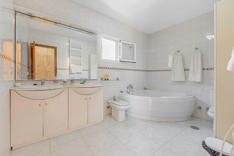 5 bedroom Villa for sale