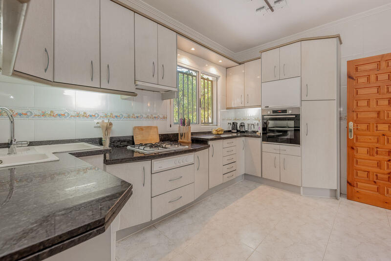 5 bedroom Villa for sale