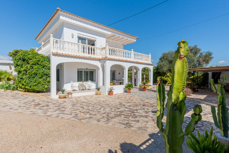 5 bedroom Villa for sale