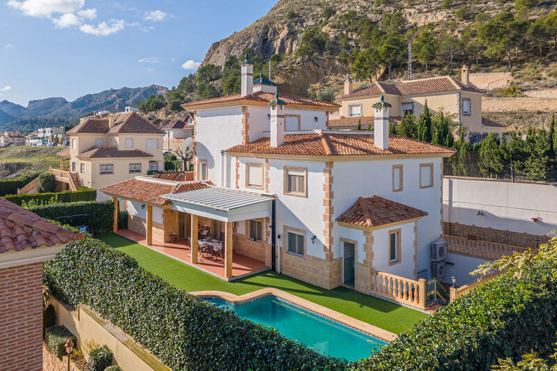 Villa for sale in Xixona, Alicante