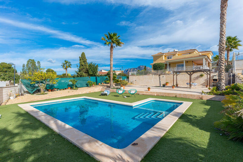 5 bedroom Villa for sale