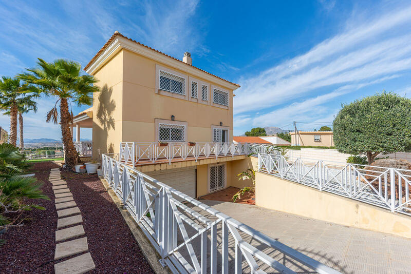 5 bedroom Villa for sale