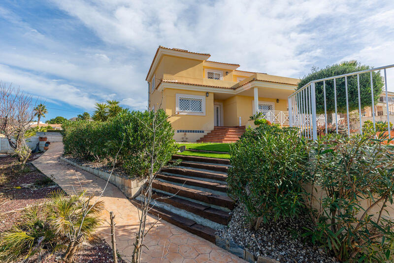 5 bedroom Villa for sale