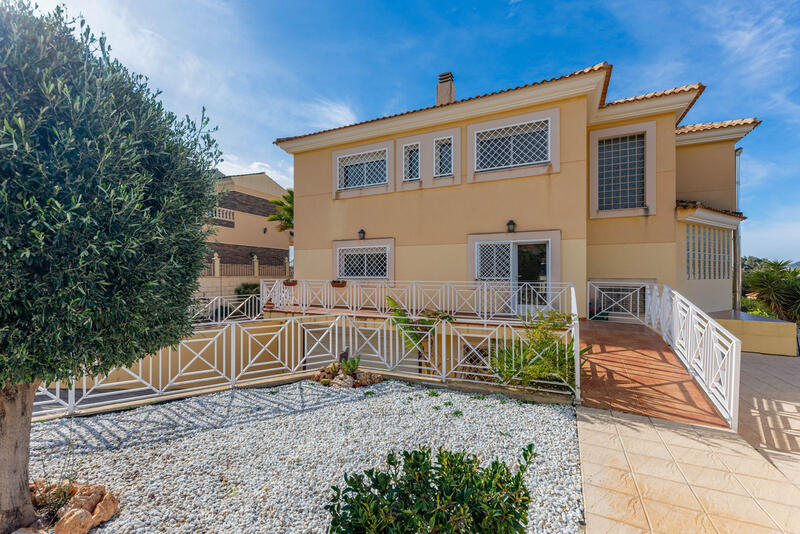 5 bedroom Villa for sale