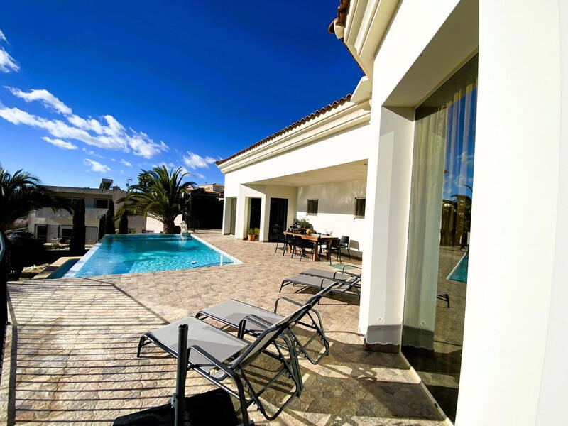 5 bedroom Villa for sale