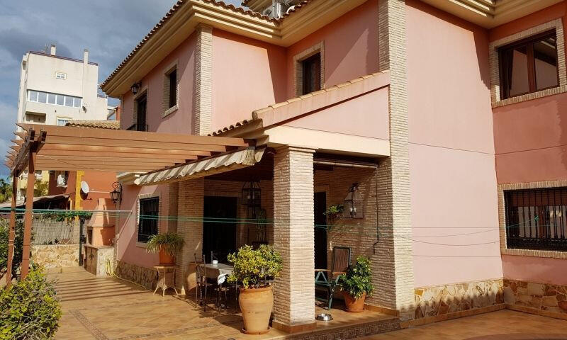 4 спальная комната вилла продается 4 спальная комната вилла продается