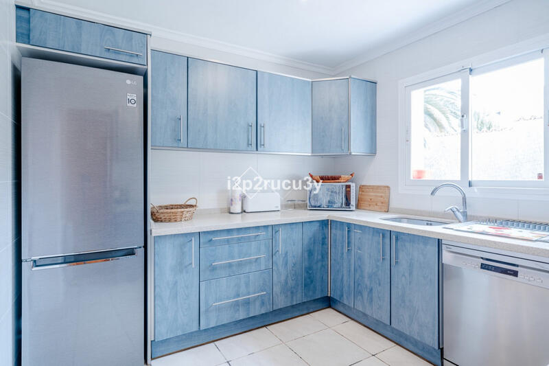 6 bedroom Villa for sale