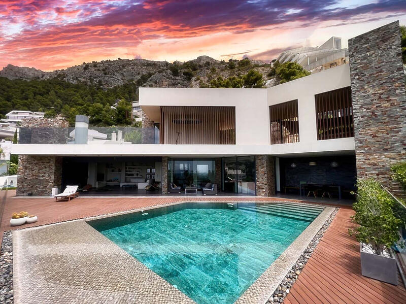 4 bedroom Villa for sale