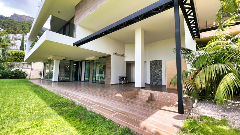 4 bedroom Villa for sale