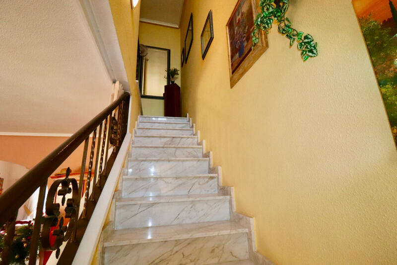 3 soveværelse Byhus til salg