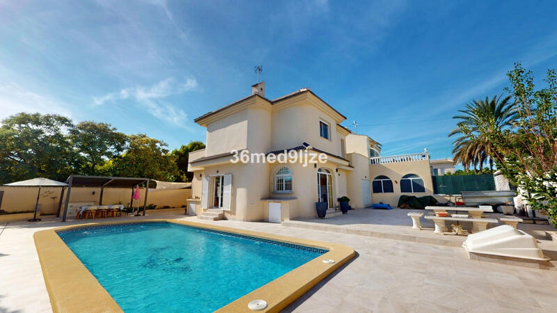 Villa til salg i Los Alcazares, Murcia