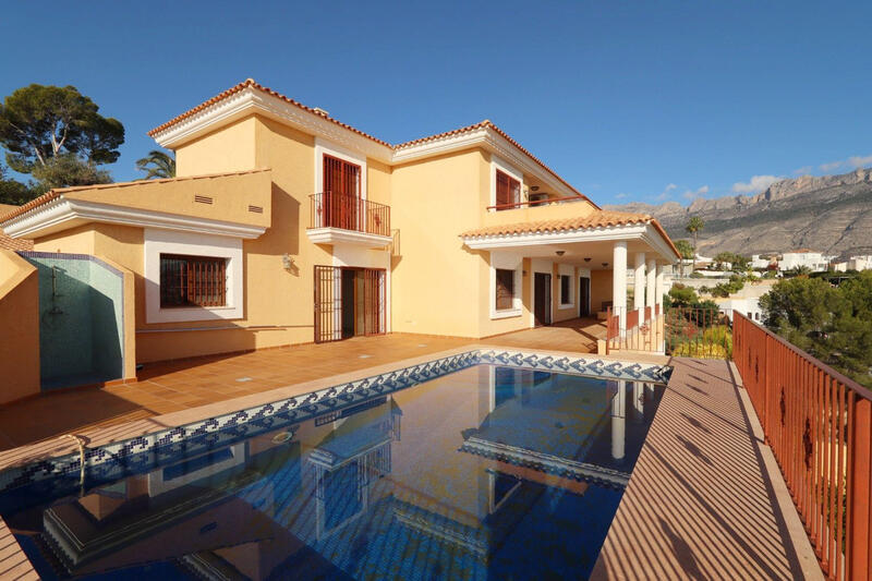 5 bedroom Villa for sale