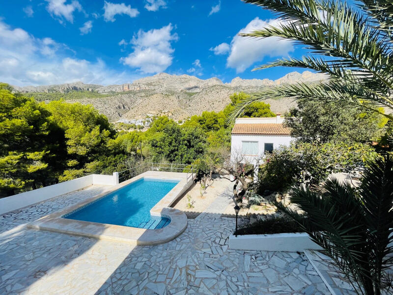 6 bedroom Villa for sale