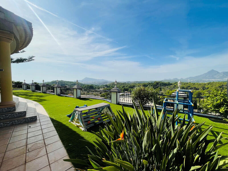 6 bedroom Villa for sale