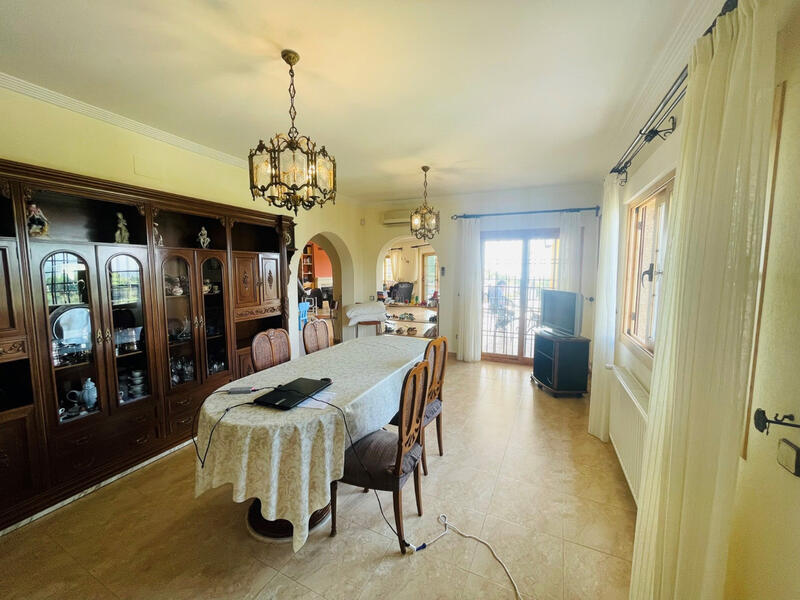 6 bedroom Villa for sale